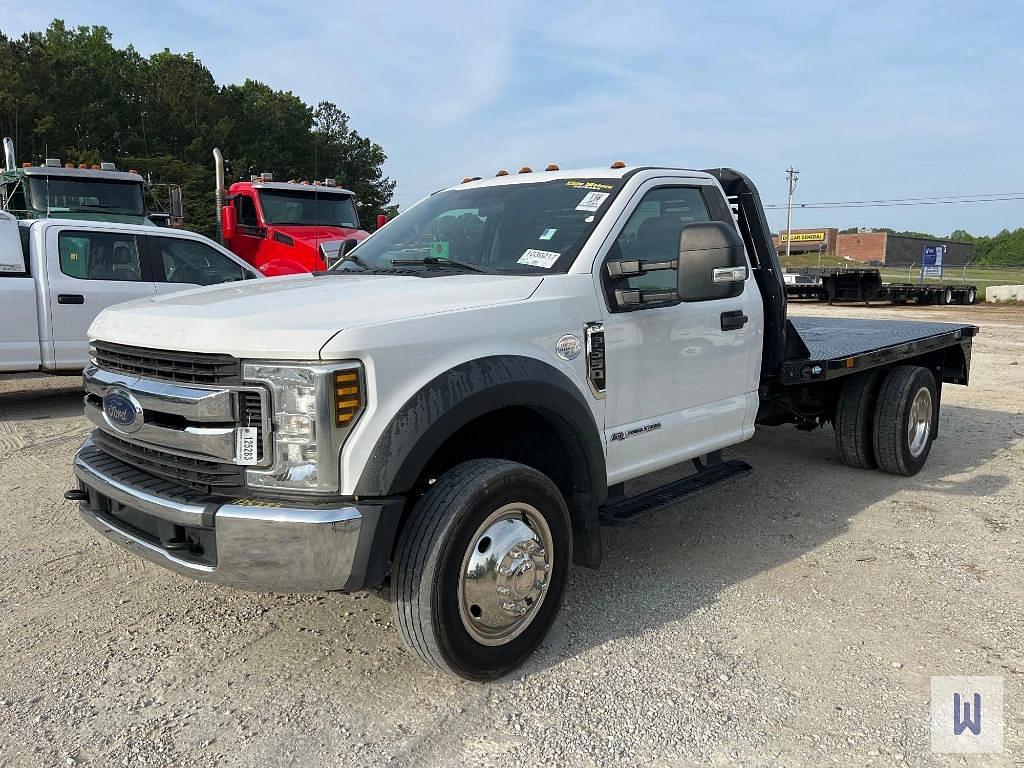 Image of Ford F-550 Primary image