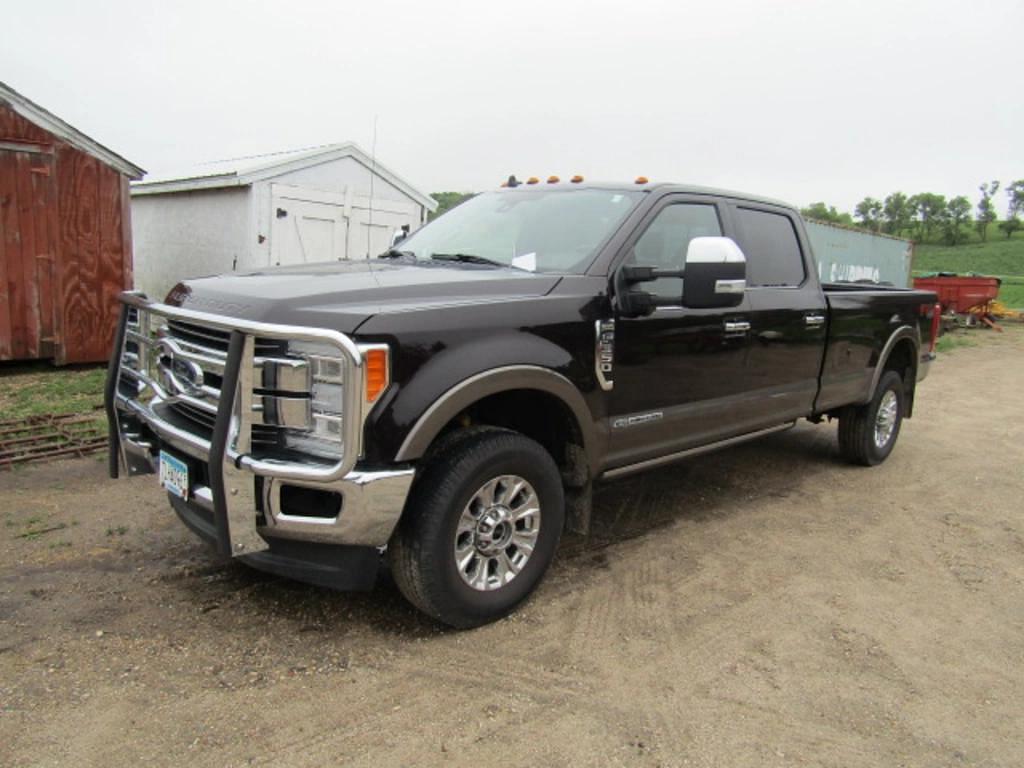 Image of Ford F-350 Primary image