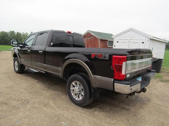 Image of Ford F-350 equipment image 3