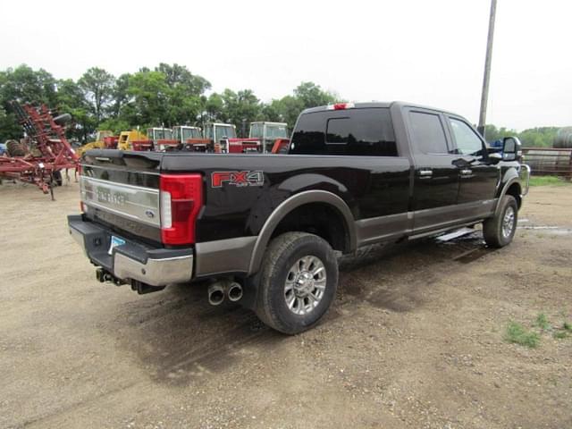 Image of Ford F-350 equipment image 4