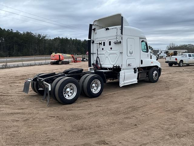 Image of Freightliner Cascadia equipment image 4