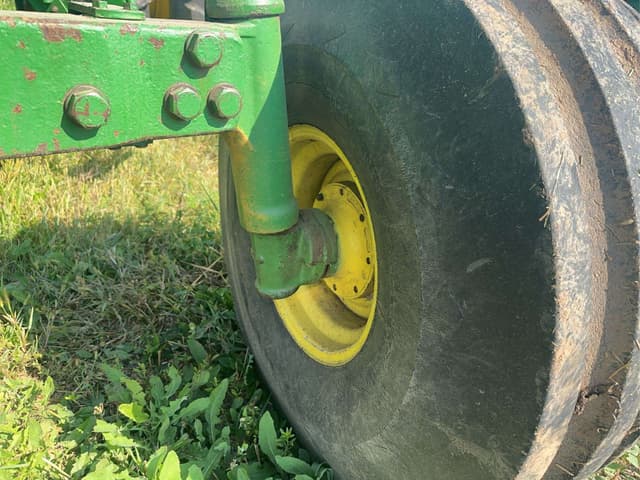 Image of John Deere 4850 equipment image 4