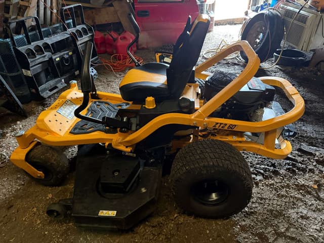 Image of Cub Cadet Ultima ZT2 equipment image 1