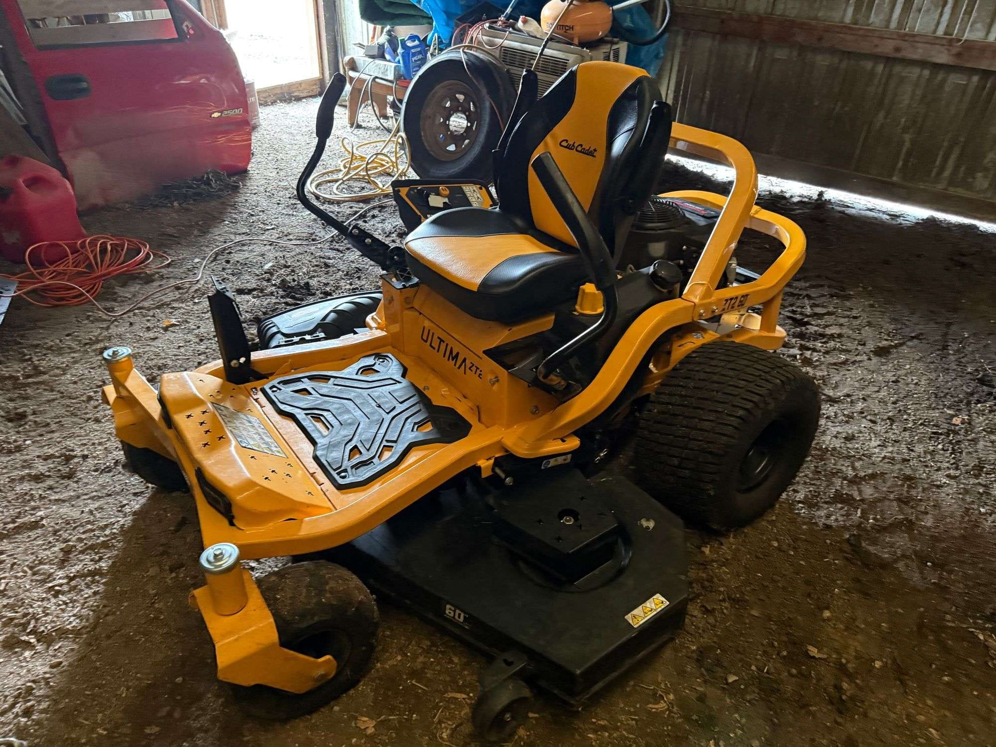 2024 Cub Cadet Ultima ZT2 Equipment Image0