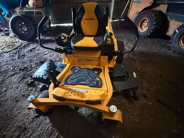 Image of Cub Cadet Ultima ZT2 equipment image 2