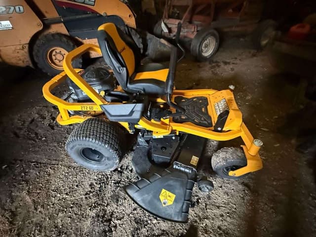 Image of Cub Cadet Ultima ZT2 equipment image 4