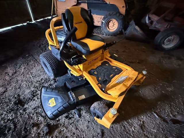 Image of Cub Cadet Ultima ZT2 equipment image 3