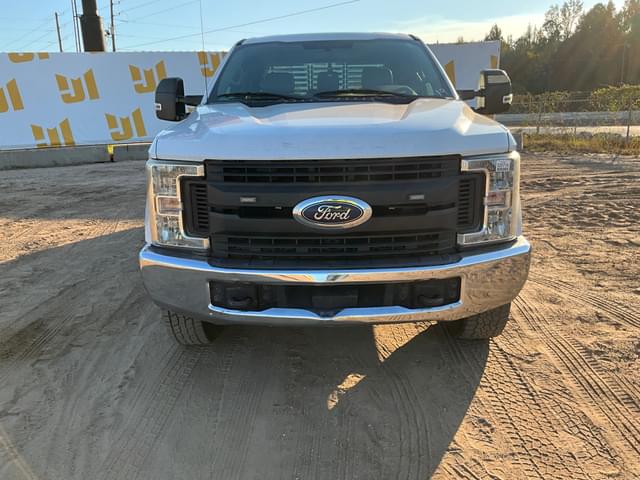 Image of Ford F-250 equipment image 1