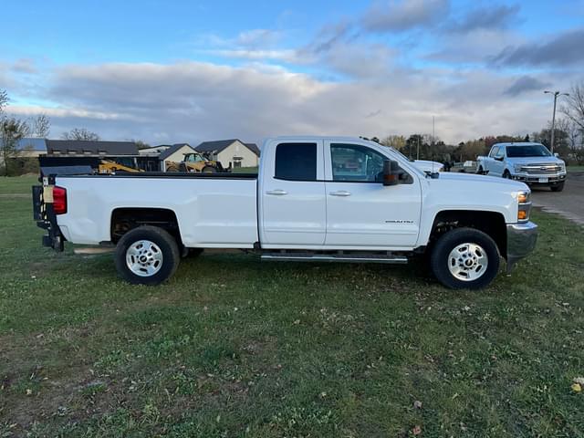 Image of Chevrolet 2500HD equipment image 3