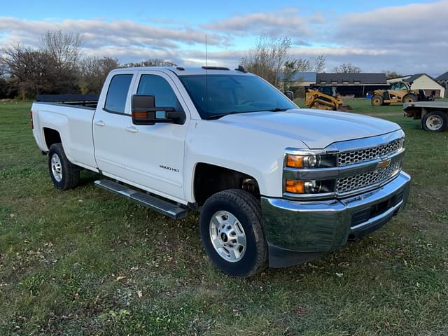 Image of Chevrolet 2500HD equipment image 2