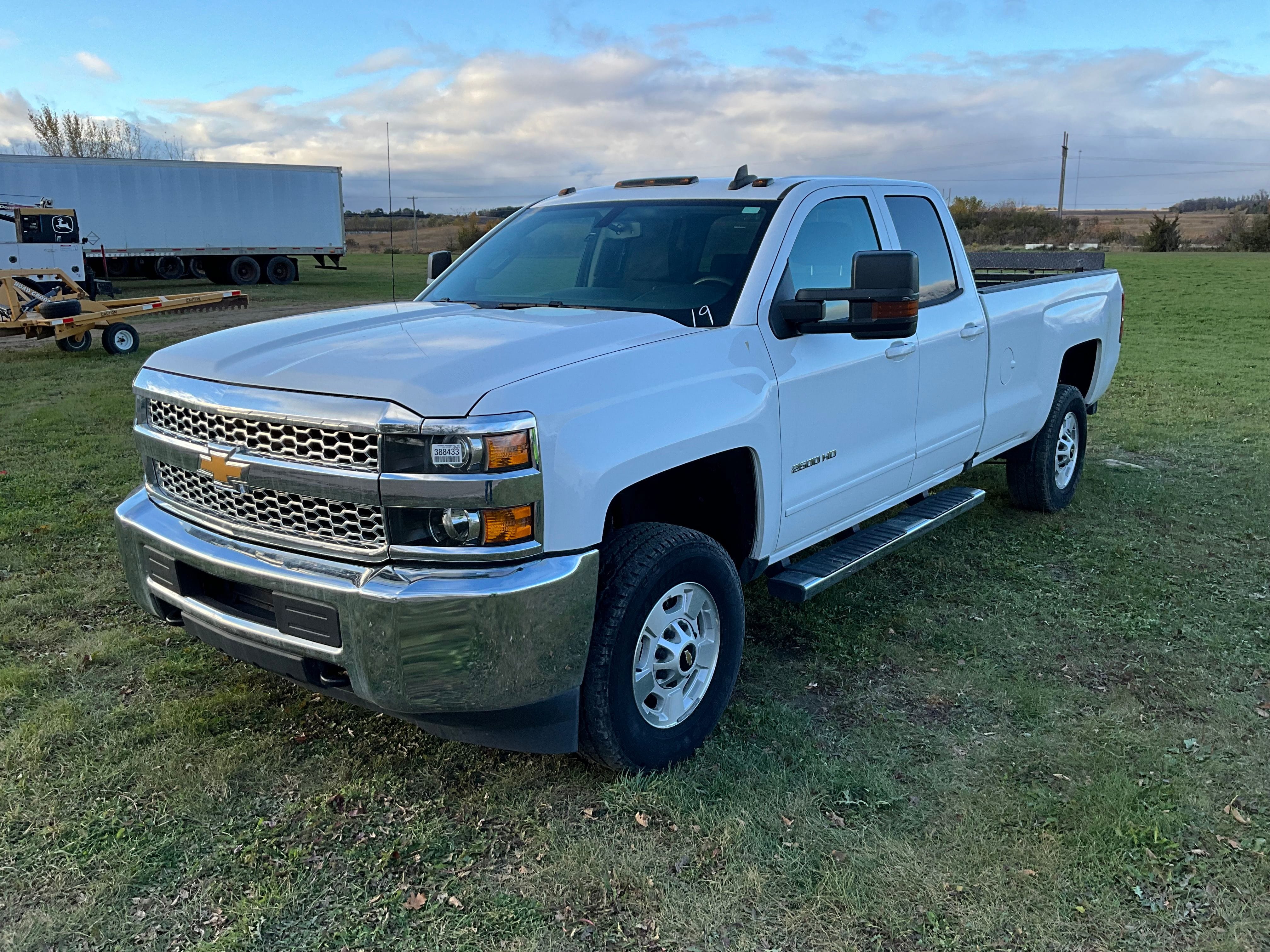 2019 Chevrolet 2500HD Equipment Image0
