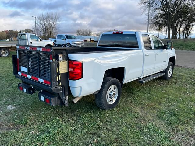 Image of Chevrolet 2500HD equipment image 4