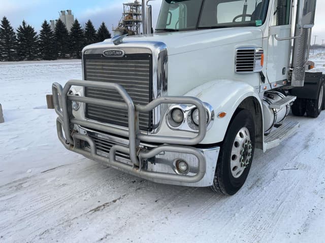 Image of Freightliner Coronado equipment image 3