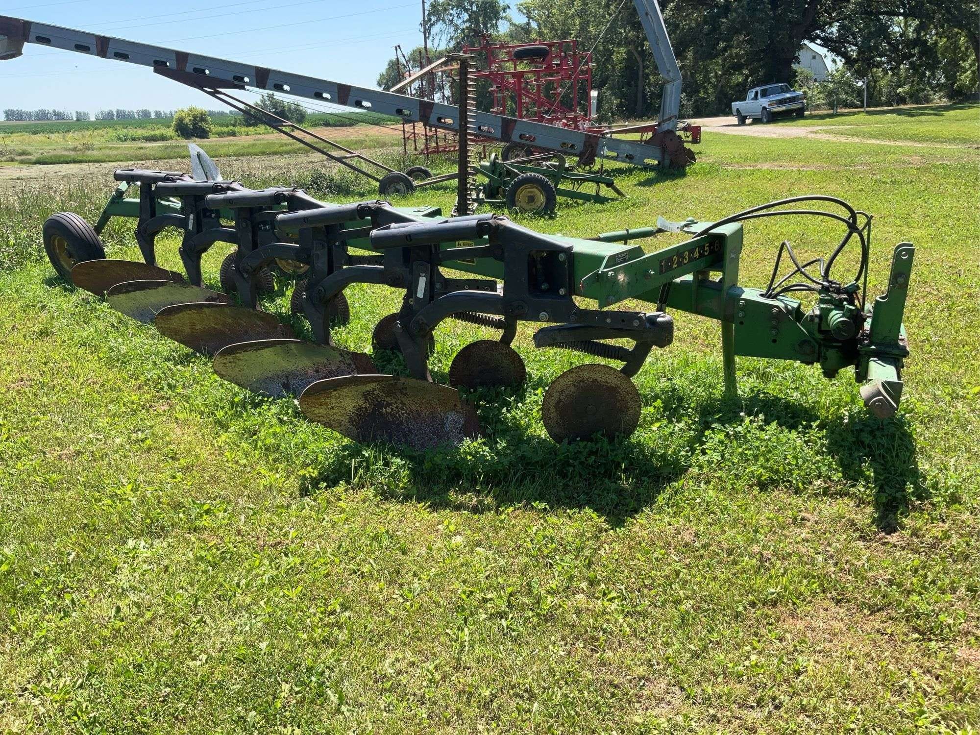 John Deere 2700 Equipment Image0