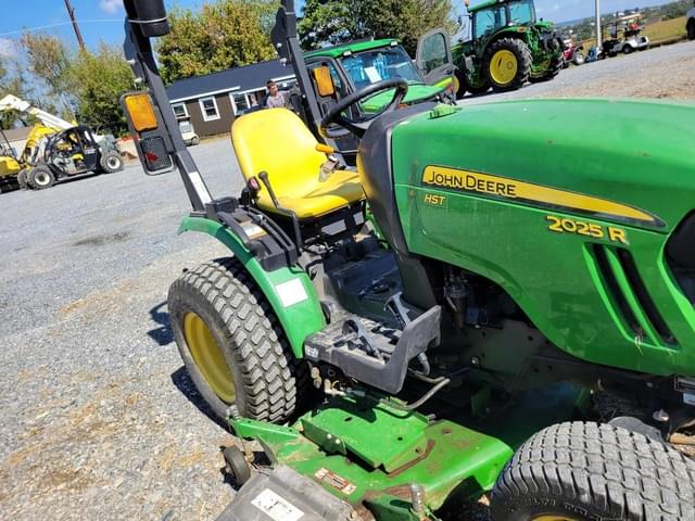 Image of John Deere 2025R equipment image 2
