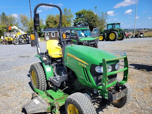Image of John Deere 2025R equipment image 1