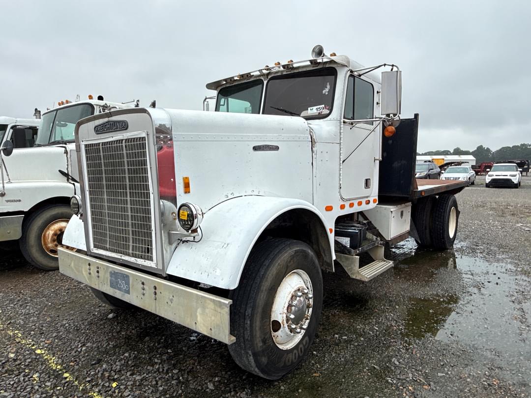 Image of Freightliner FLC Primary image
