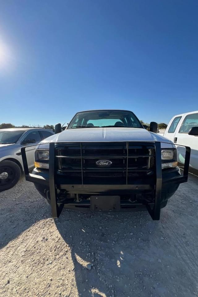 Image of Ford F-350 equipment image 3