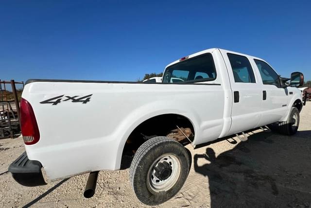 Image of Ford F-350 equipment image 2