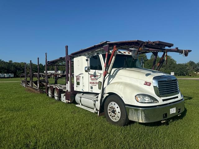 Image of Freightliner Columbia equipment image 2