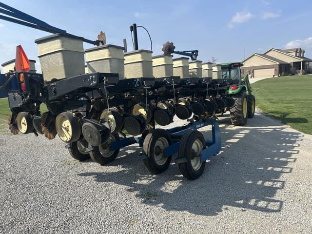 Image of Kinze 2500 equipment image 2