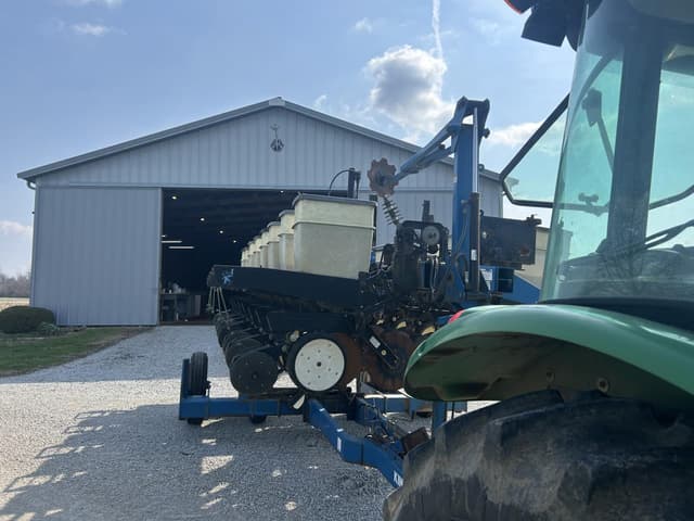 Image of Kinze 2500 equipment image 3