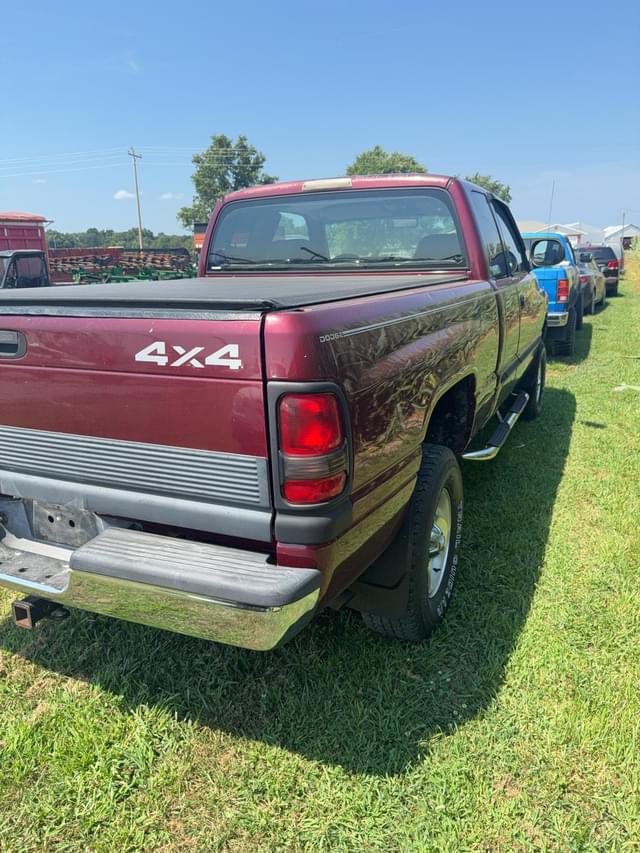 Image of Dodge Ram 1500 equipment image 2