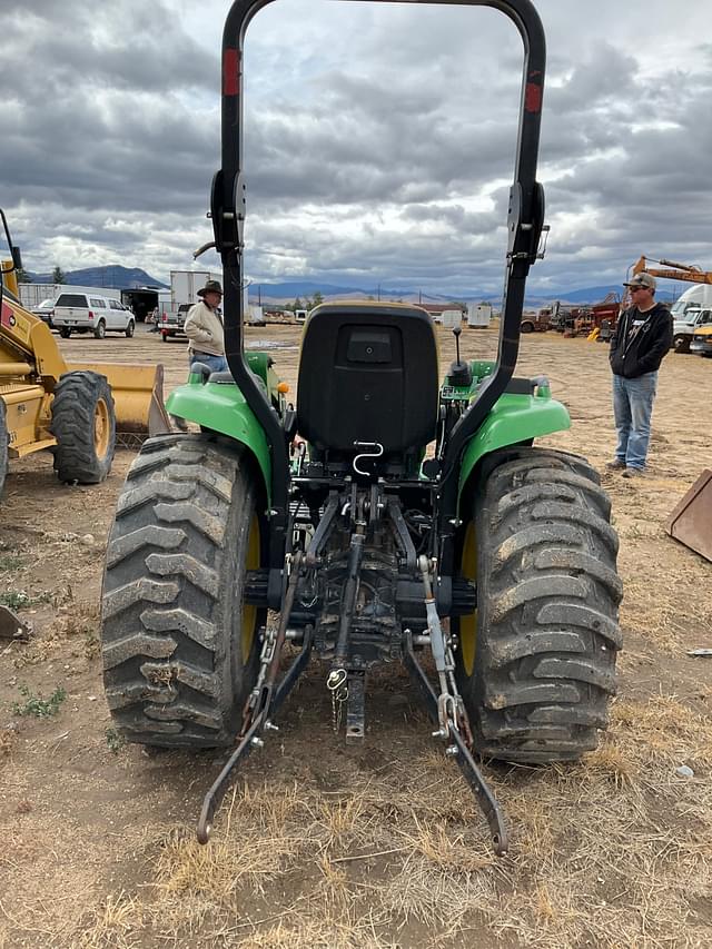 Image of John Deere 3032E equipment image 4