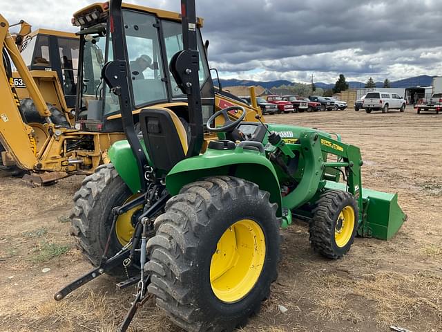 Image of John Deere 3032E equipment image 3