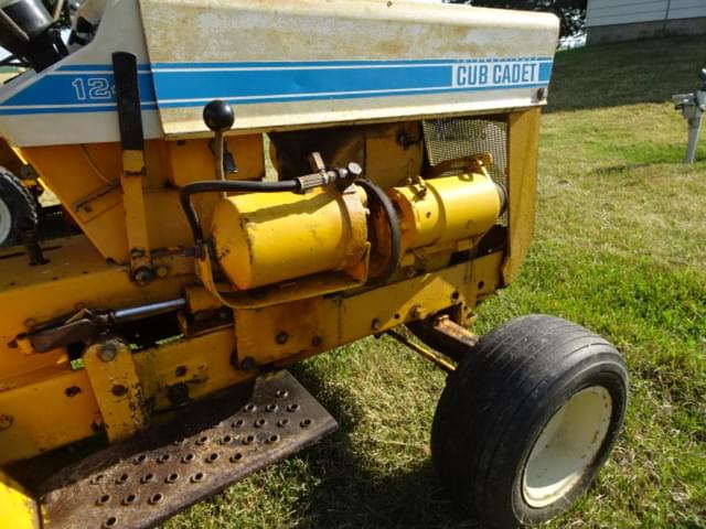 Image of Cub Cadet 124 equipment image 4
