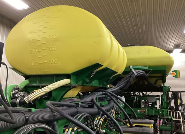 Image of John Deere 1770 equipment image 3