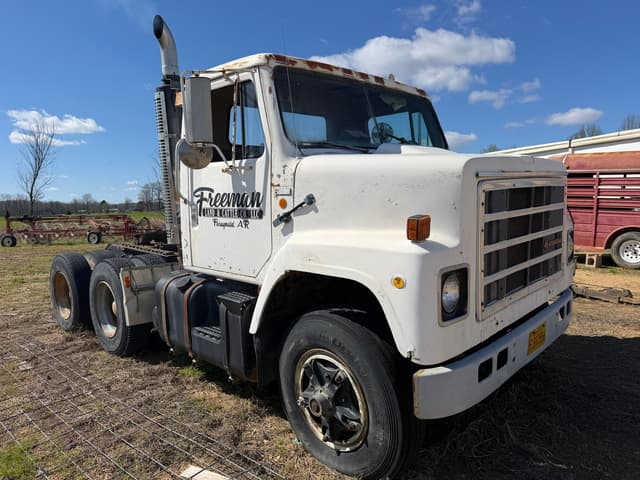 Image of International F-2275 equipment image 1