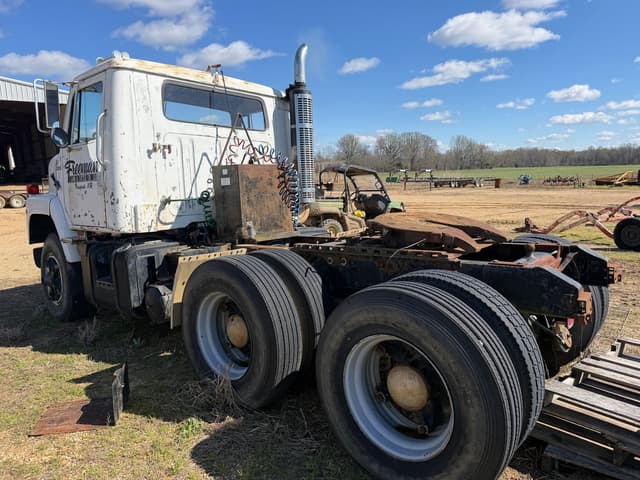 Image of International F-2275 equipment image 3