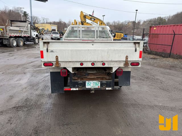 Image of Ford F-350 equipment image 3