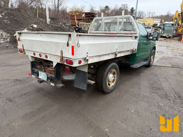 Image of Ford F-350 equipment image 4