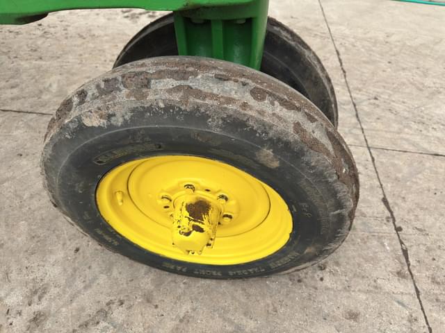 Image of John Deere 520 equipment image 4