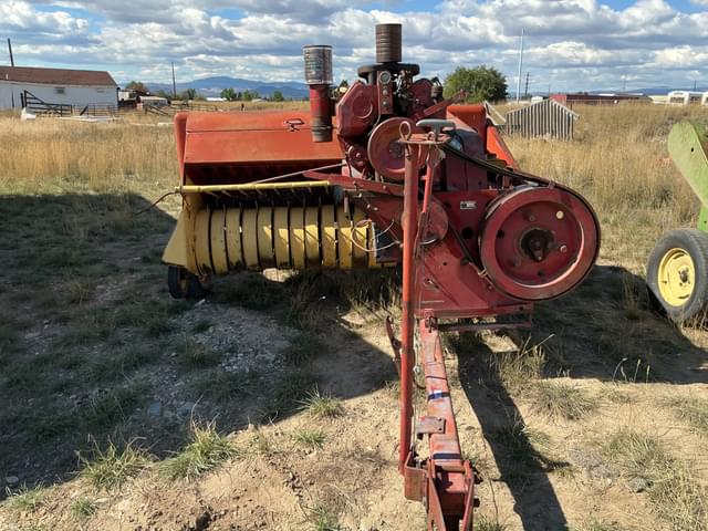 Image of New Holland 280 equipment image 1