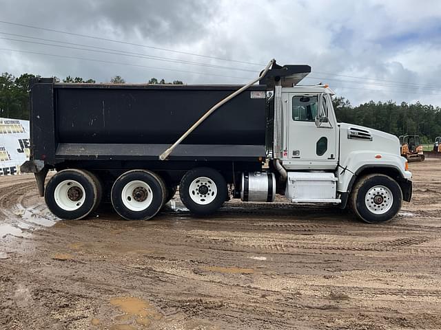 Image of Western Star 4700SF equipment image 3