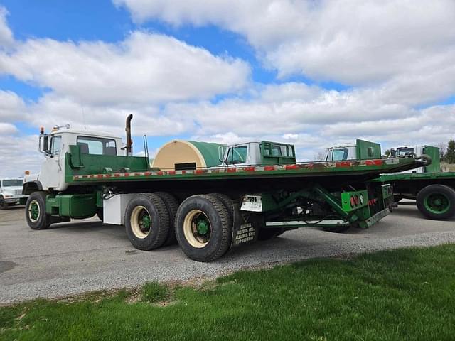 Image of Mack DM690S equipment image 3