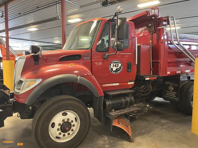 Image of International 7600 equipment image 1