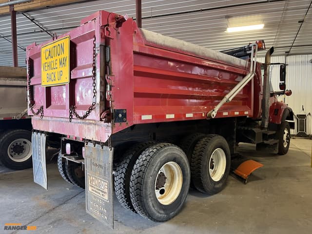 Image of International 7600 equipment image 4