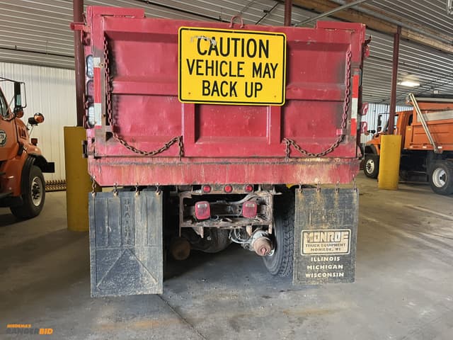 Image of International 7600 equipment image 3