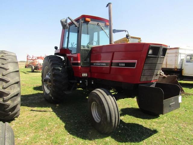 Image of International Harvester 5288 equipment image 1