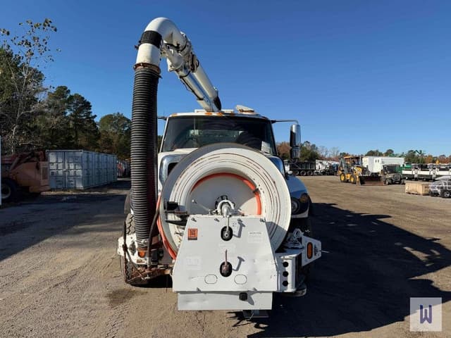 Image of International 7500 equipment image 1