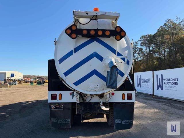 Image of International 7500 equipment image 4