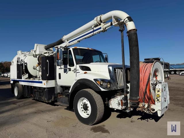 Image of International 7500 equipment image 2