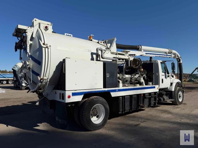 Image of International 7500 equipment image 3