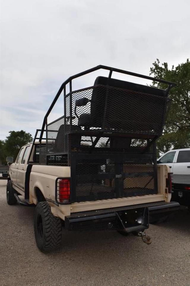 Image of Ford F-350 equipment image 2