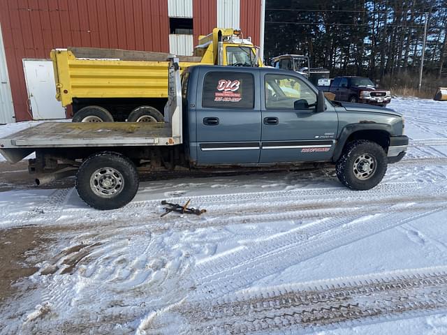 Image of Chevrolet 2500HD equipment image 4