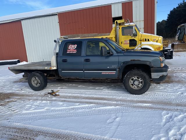 Image of Chevrolet 2500HD equipment image 3